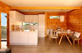 Интерьер кухни деревянного дома в скандинавском стиле