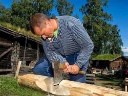 Топор - основной инструмент плотника на Руси