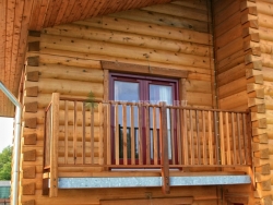 Балкон деревянного дома из бруса